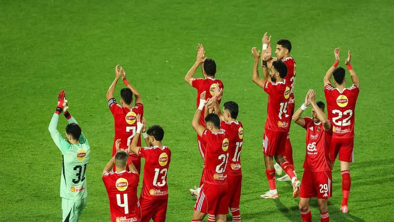 المصري يقترب من التعاقد مع مهاجم الأهلي بعد قرار عموتة النهائي